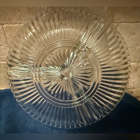 KIG Indonesia clear glass dinner plate or appetizer starburst pattern. Vintage - Picture 5 of 5
